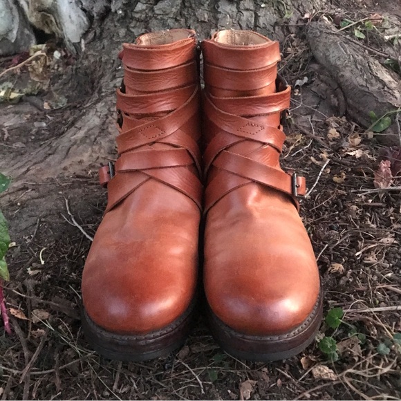 Frye Veronica Brown Short Leather Boots Size 9 - Picture 3 of 10
